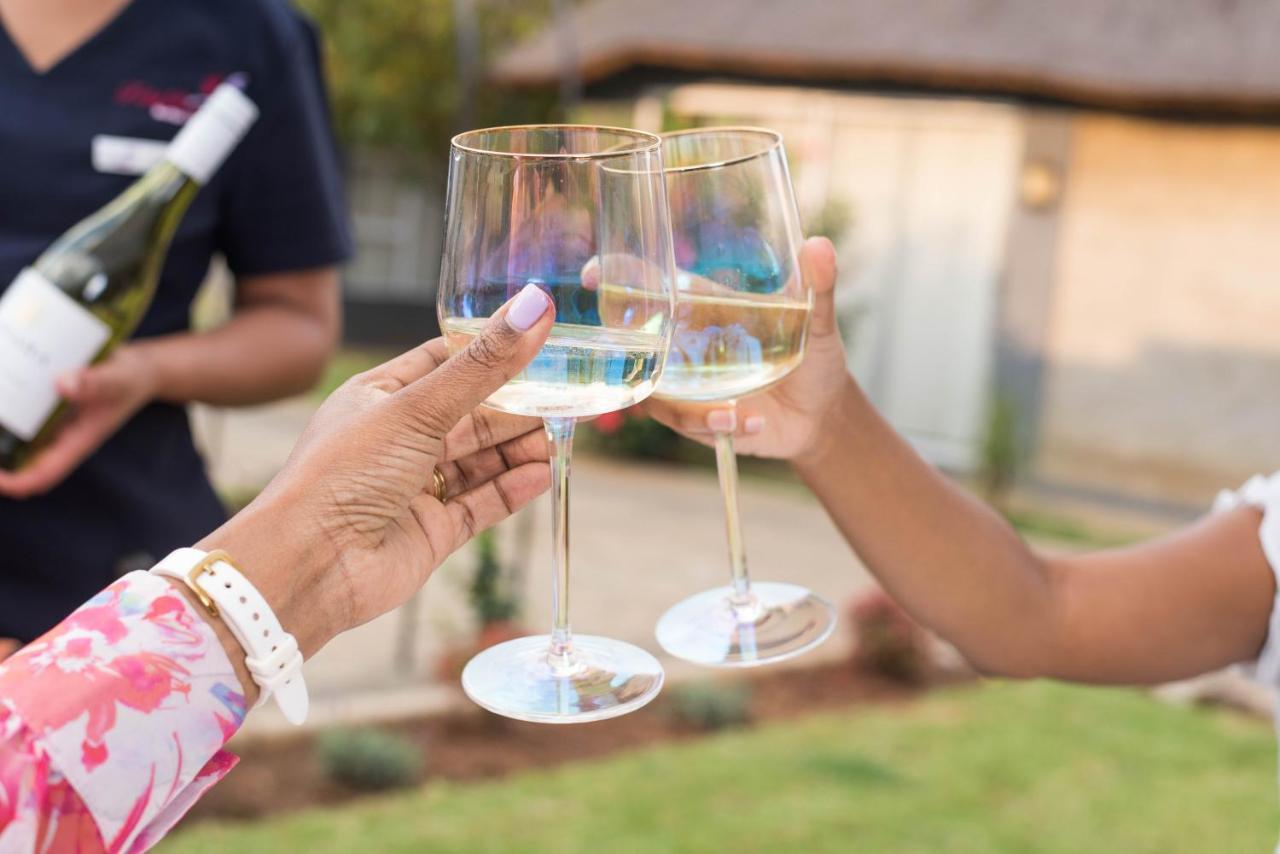 Tshiberry Bed & Breakfast Phokeng Esterno foto